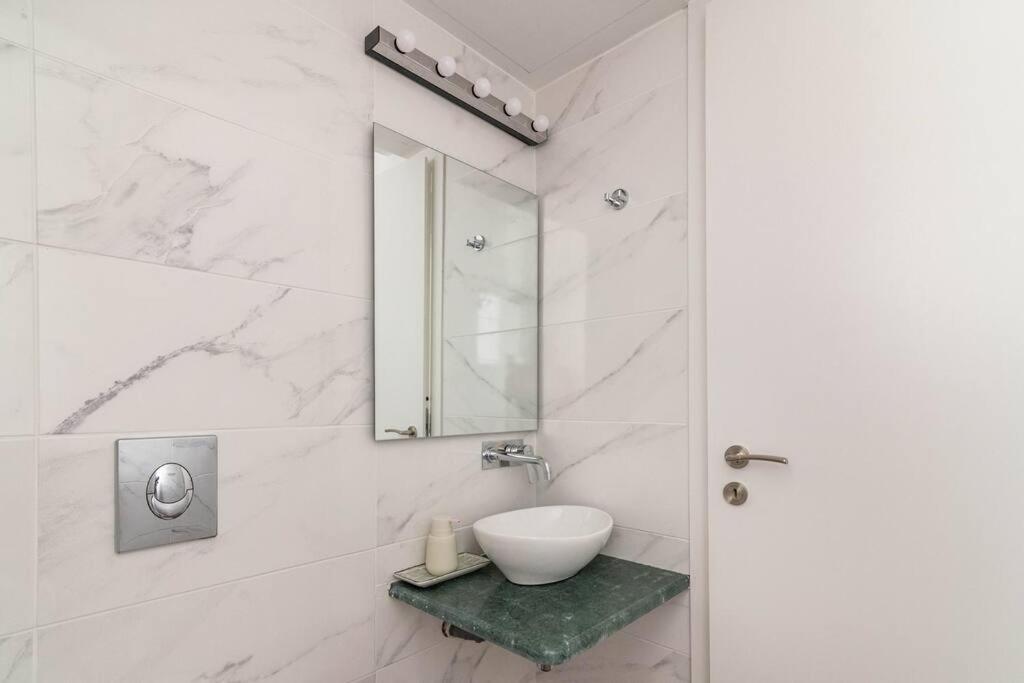 Stylish And Central Apt Near Acropolis - Avdi Square Афины Экстерьер фото